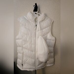 Charter Club White Quilted Vest Insulated Design With Detachable Hood And Bag